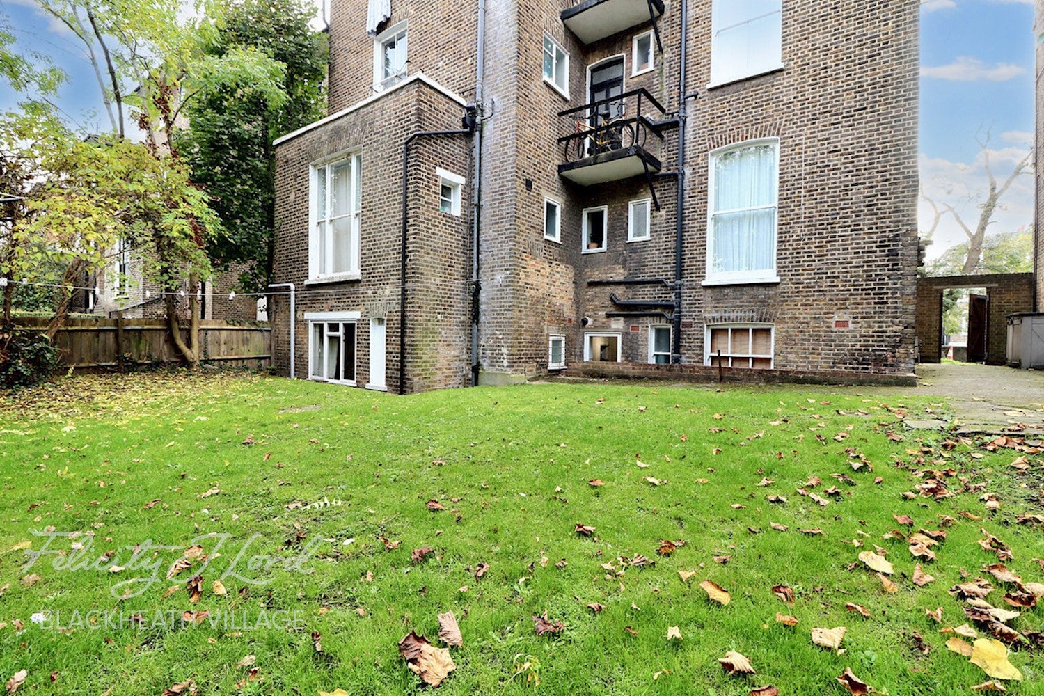 Flat Shooters Hill Road in Greater London