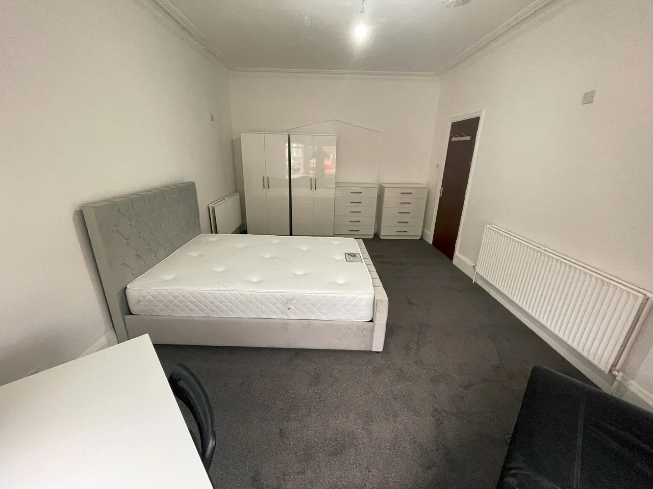 Room Kings Road in Greater London