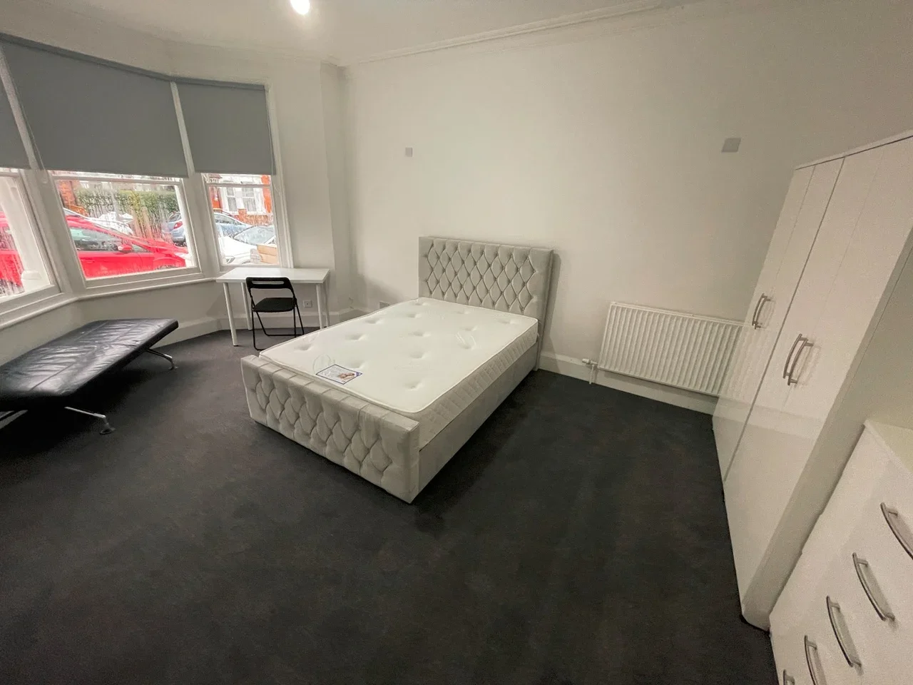 Room Kings Road in Greater London