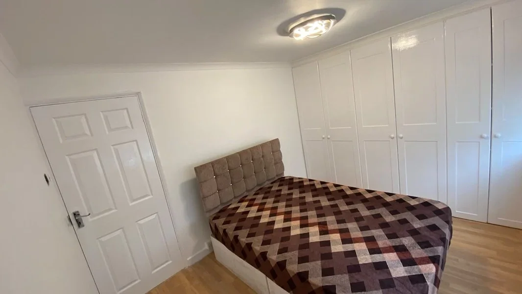 Room Gourney Grove in Grays
