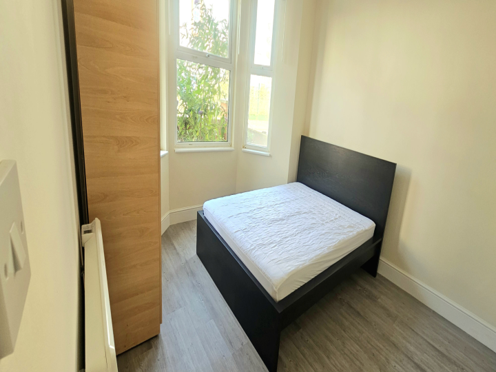 Flat Beaconsfield Road in Greater London
