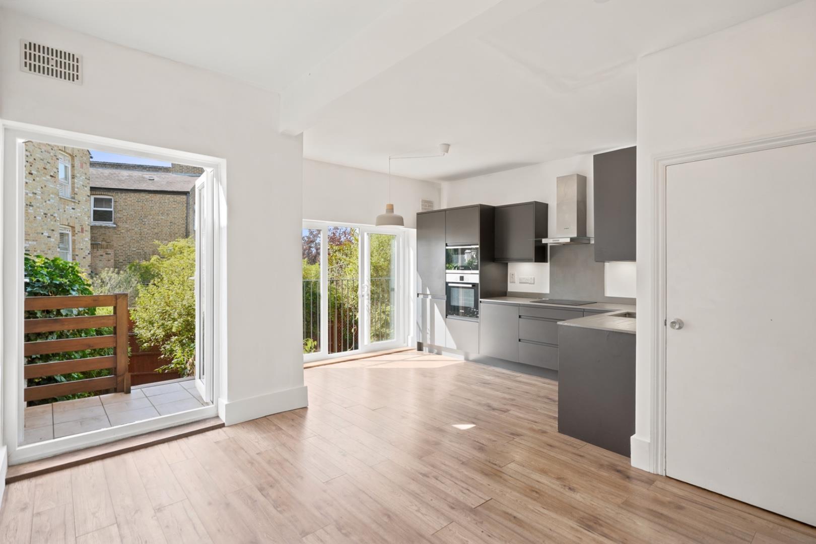 Flat Barry Road in Greater London