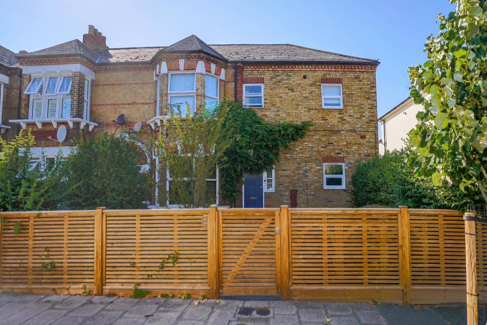 Flat Barry Road in Greater London