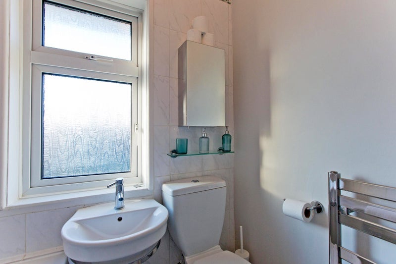 Room Henningham Road in Greater London