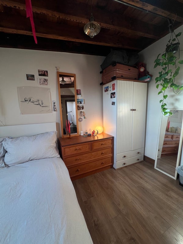 Room Stoke Newington High Street in Greater London