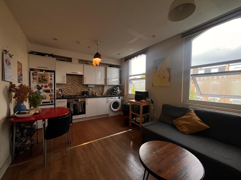 Room Stoke Newington High Street in Greater London