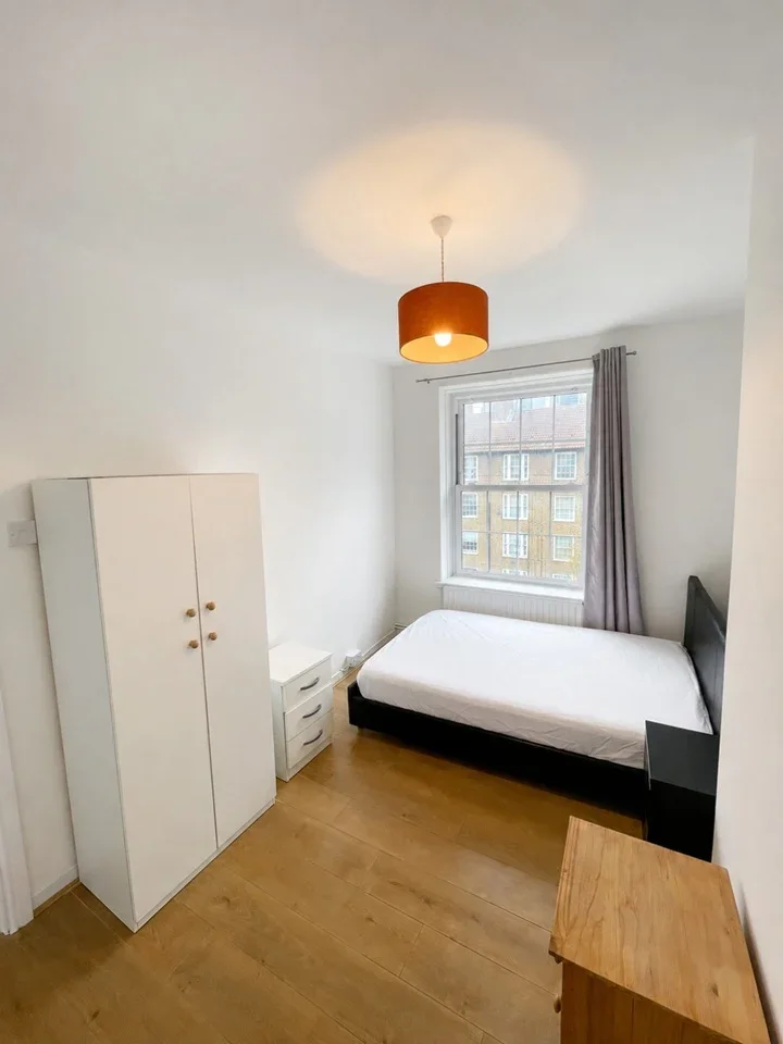 Room Chicksand Street in Greater London