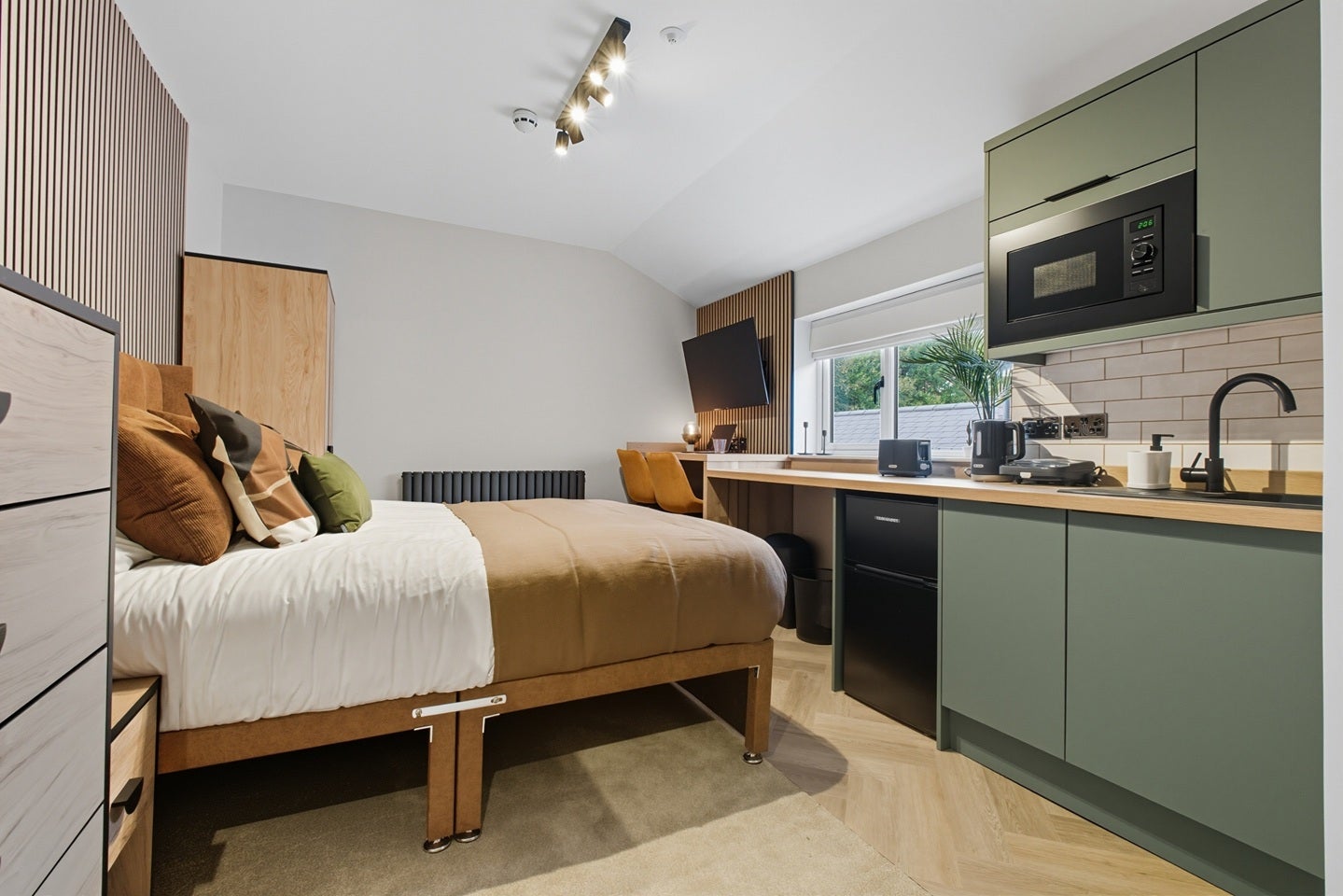 Room Bearwood Road in Sandwell