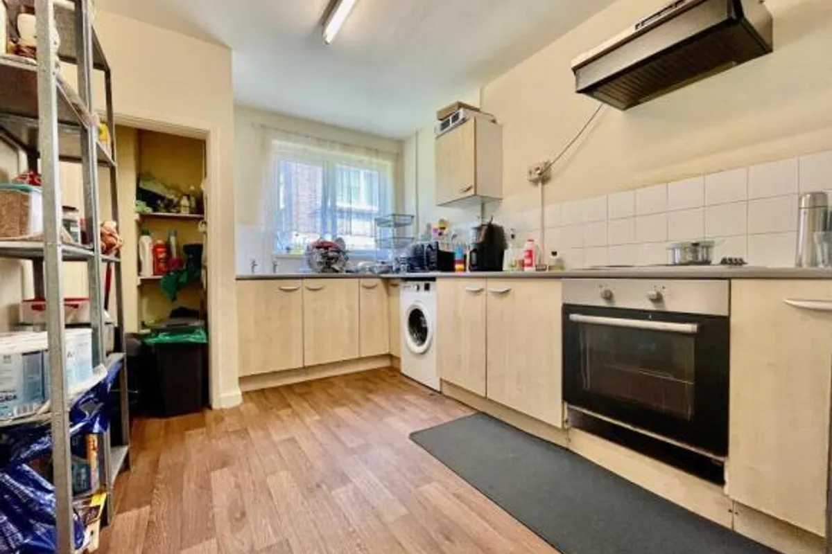 Flat Greenland Crescent in Cardiff