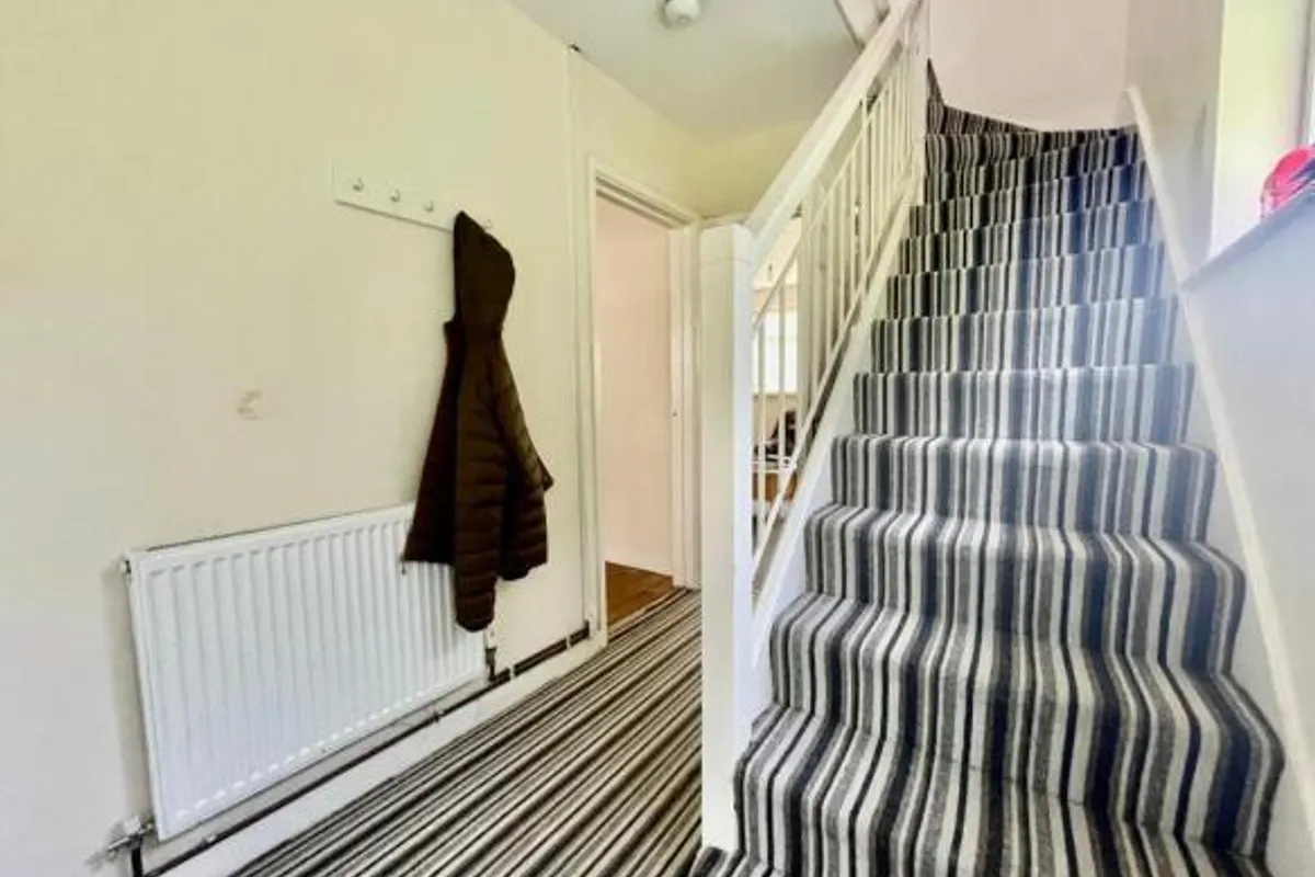 Flat Greenland Crescent in Cardiff