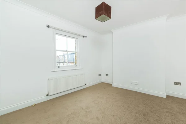 Flat Sheen Lane in London