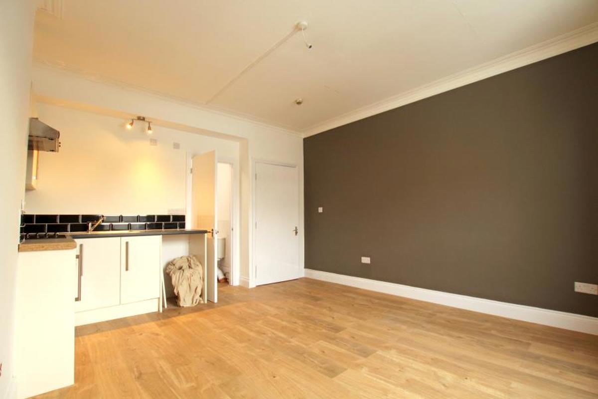 Flat Cheltenham Road in Bristol