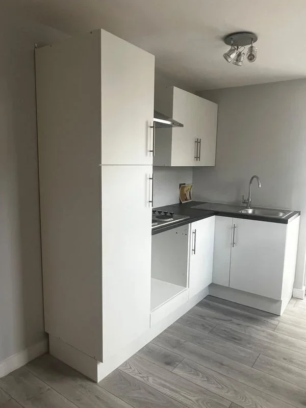 Flat Upper Rainham Road in Greater London