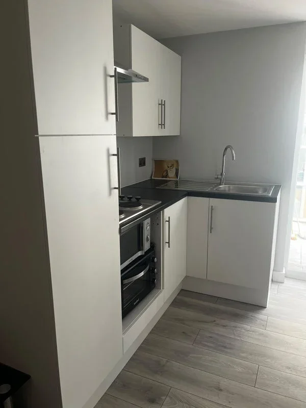 Flat Upper Rainham Road in Greater London