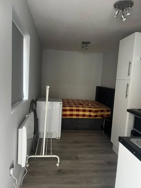 Flat Upper Rainham Road in Greater London