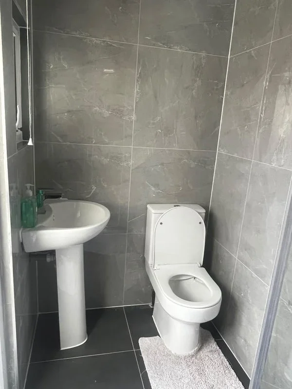 Flat Upper Rainham Road in Greater London
