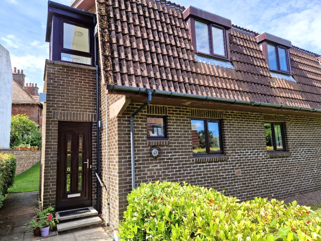 Flat Station Court in North Berwick