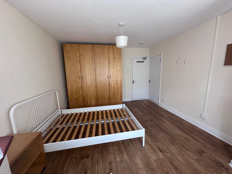 Room Barn Hill in Greater London