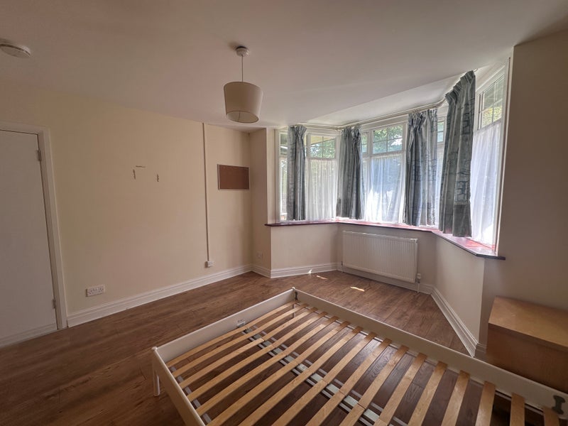 Room Barn Hill in Greater London