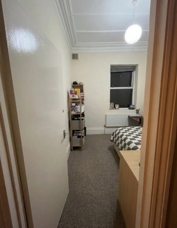 Room Thicket Road in Greater London
