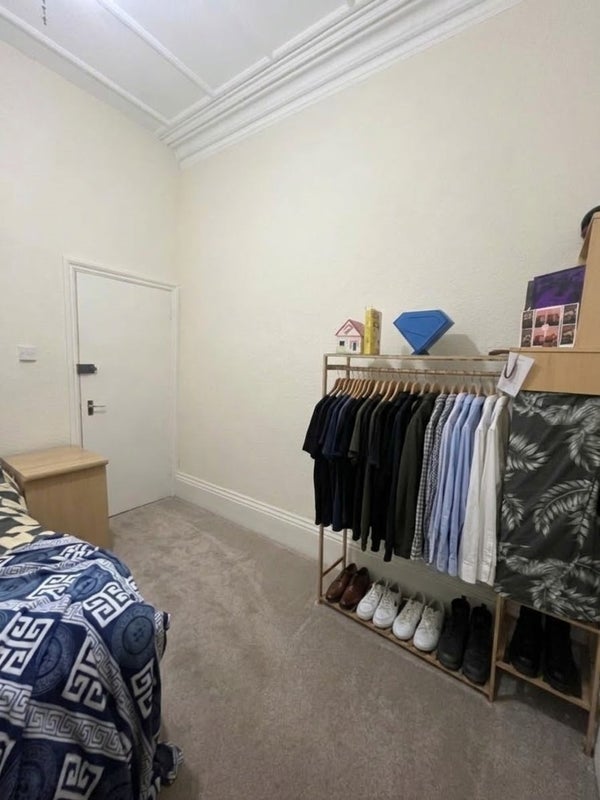 Room Thicket Road in Greater London