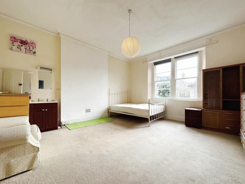Flat Westmoreland Road in Bristol