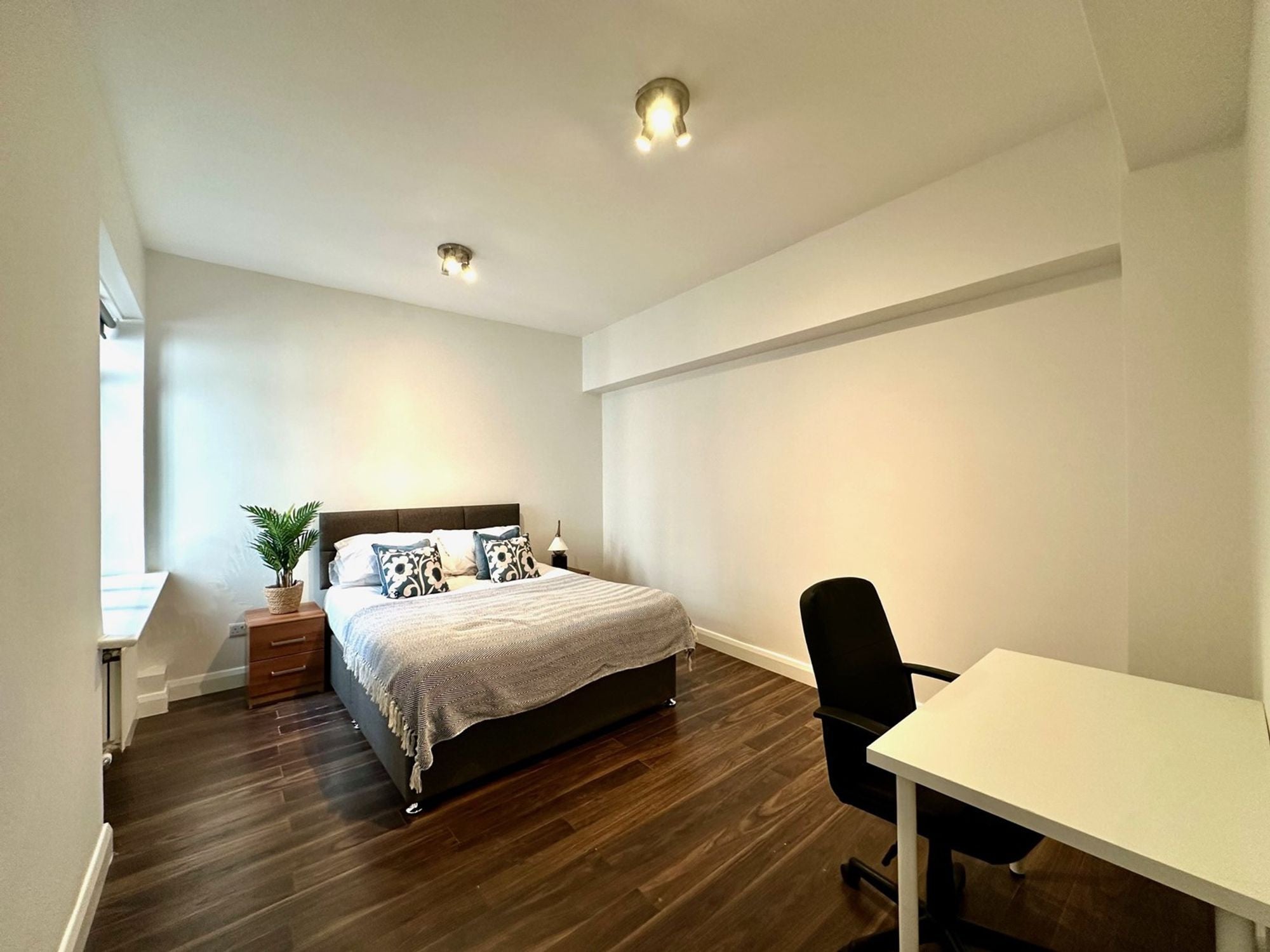 Flat Hampstead Road in Greater London