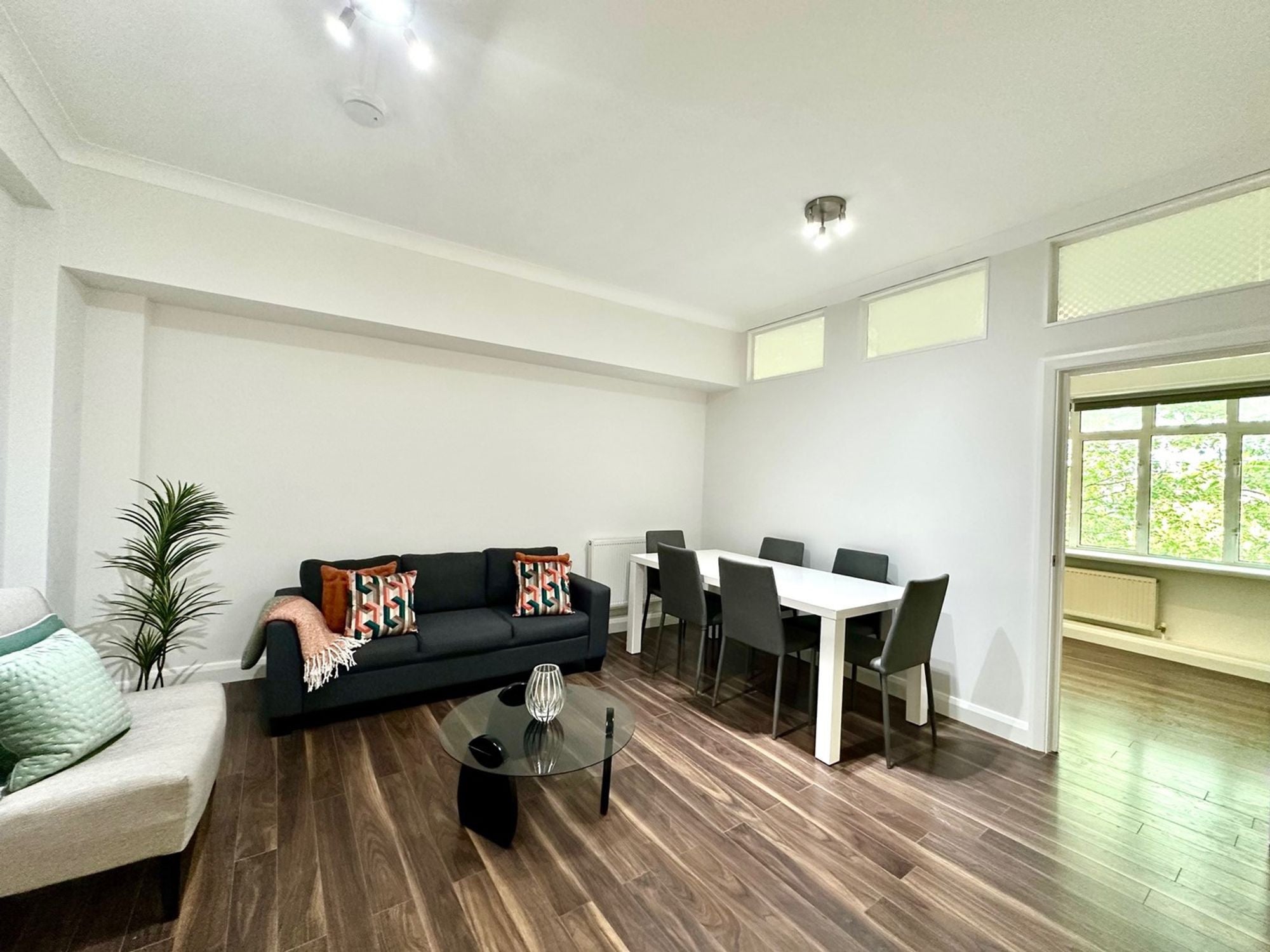 Flat Hampstead Road in Greater London