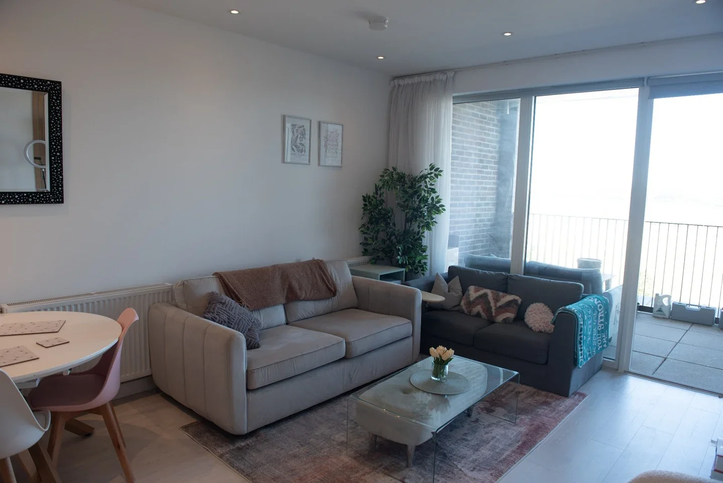 Flat Kings Hill in Greater London