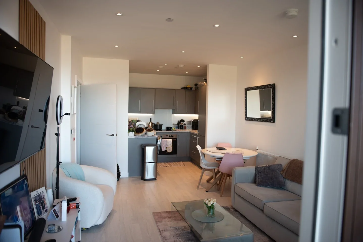 Flat Kings Hill in Greater London