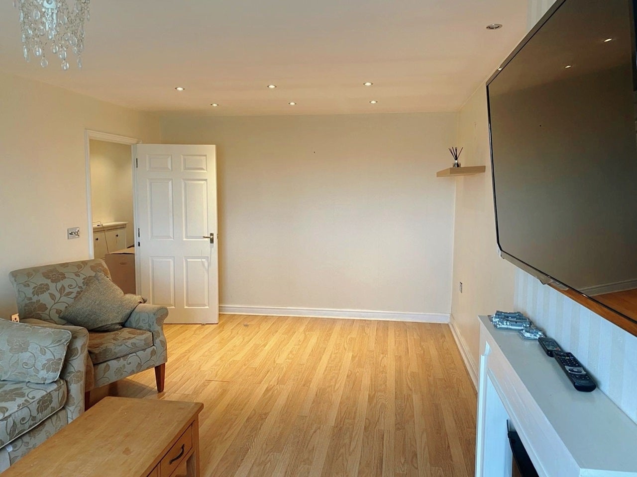 Flat Beaver Close in Greater London