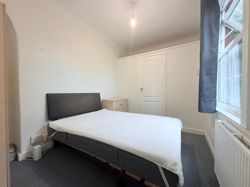Room Old Oak Common Lane in Greater London