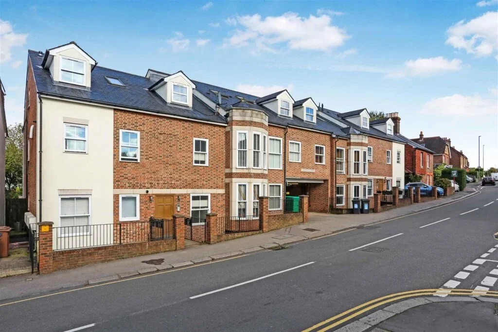 Flat Mulberry Close in Reigate and Banstead