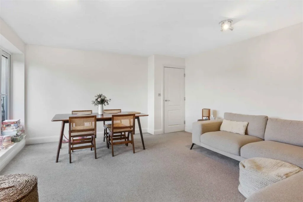 Flat Mulberry Close in Reigate and Banstead