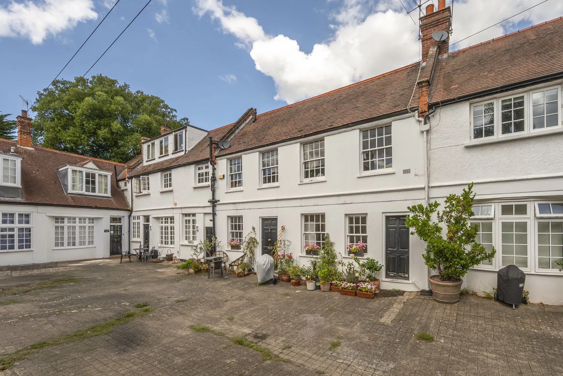 House Portsmouth Road in Greater London
