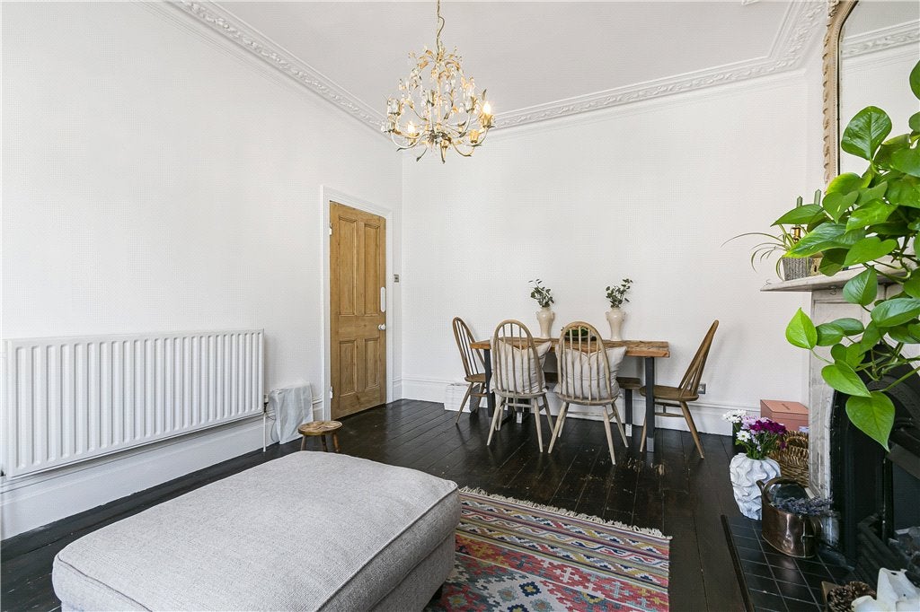 Flat Cromford Road in Greater London