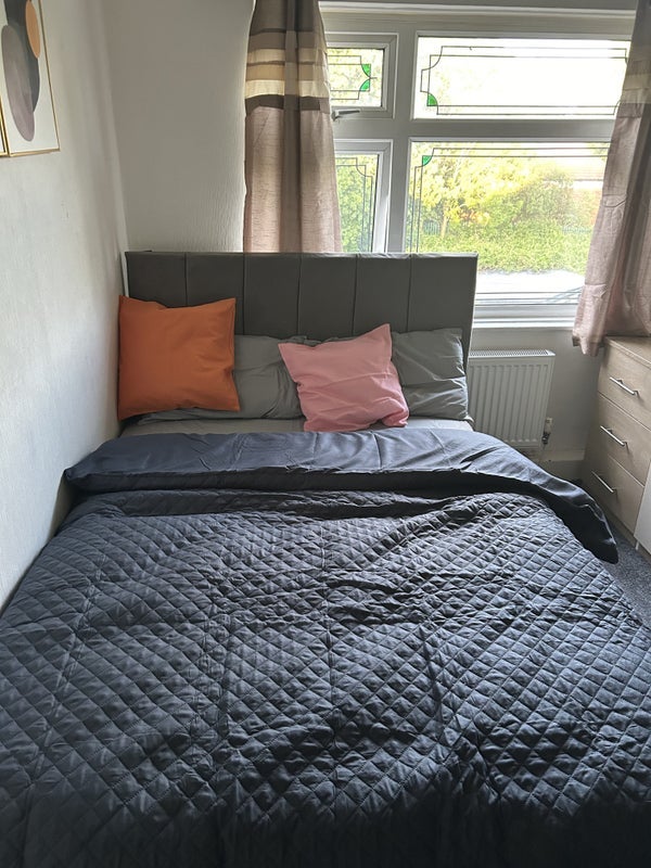 Room Pimlott Road in Bolton