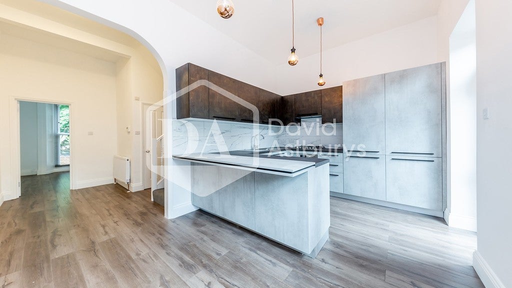 Flat Hornsey Lane in Greater London
