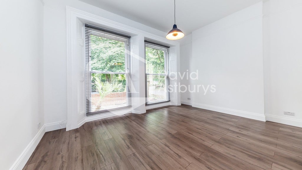 Flat Hornsey Lane in Greater London
