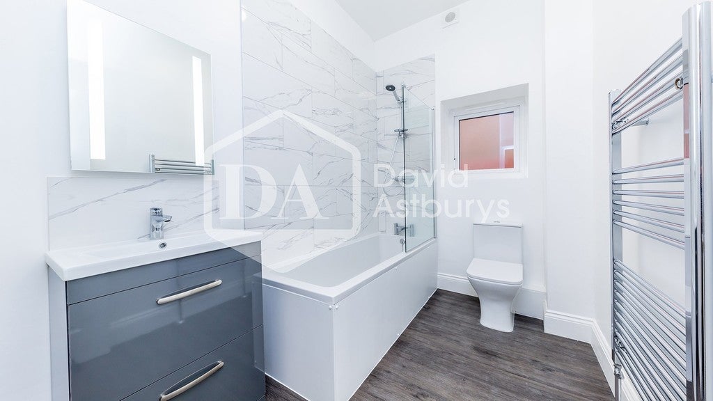 Flat Hornsey Lane in Greater London