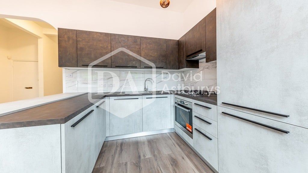 Flat Hornsey Lane in Greater London