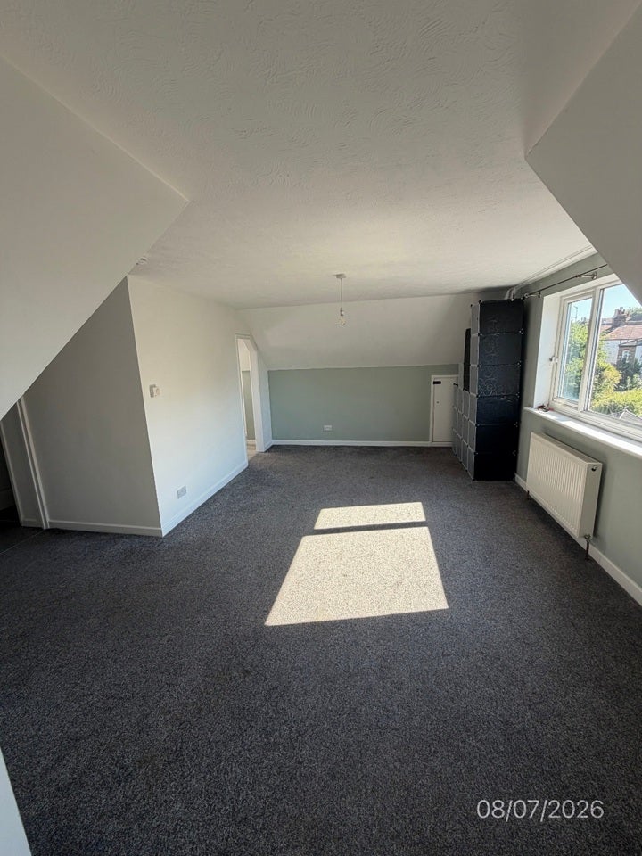 Flat Leonard Road in Southend-on-Sea
