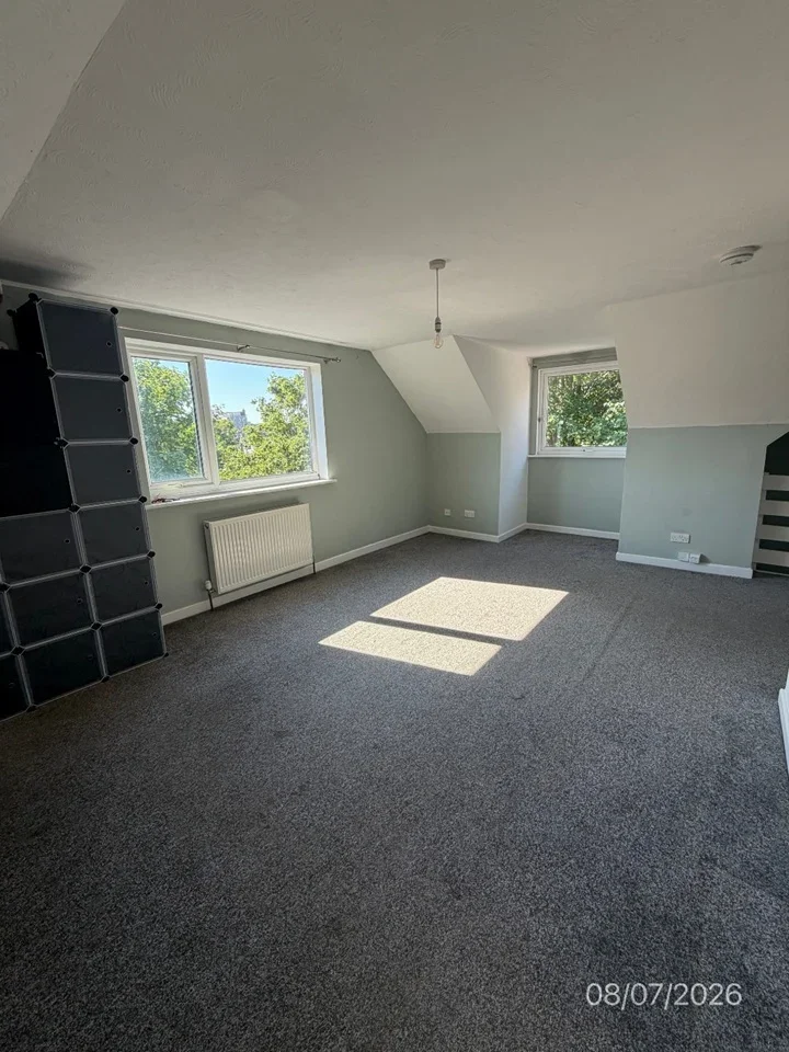 Flat Leonard Road in Southend-on-Sea