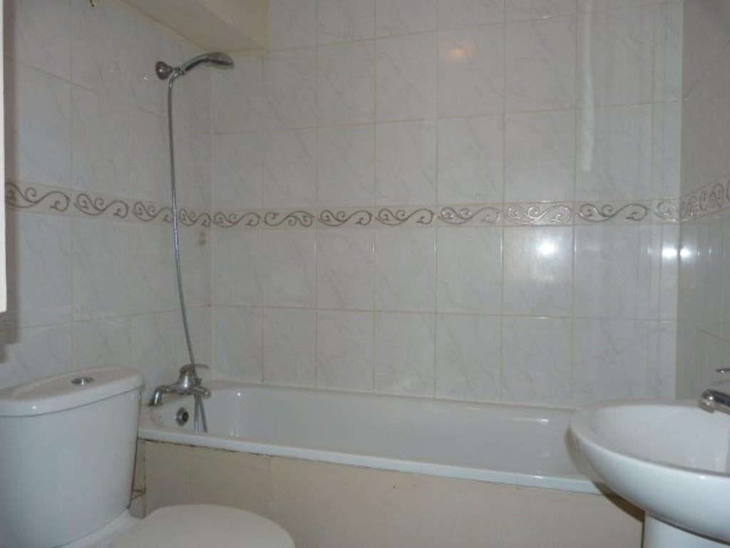 Flat Oaklands Road in Greater London