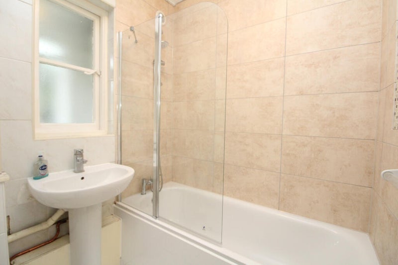 Room Howard Road in Greater London