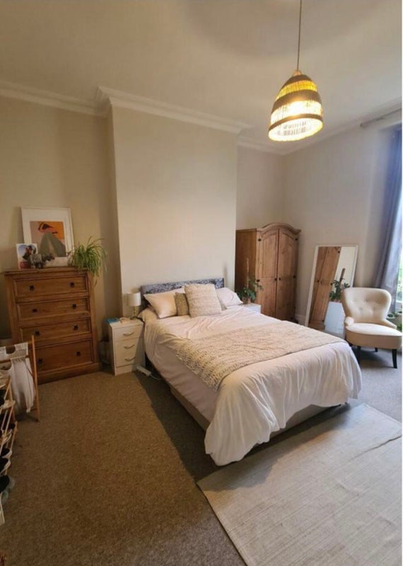 Flat Oakfield Road in Bristol