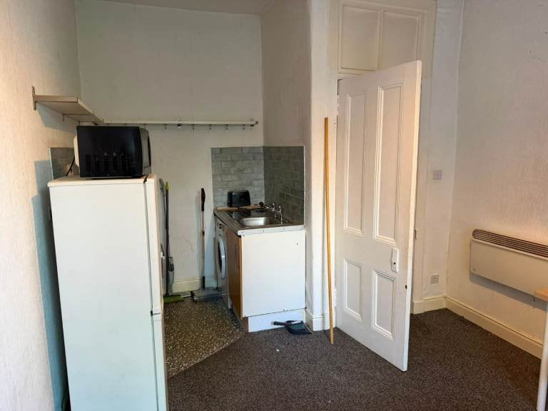 Flat Eastwood Avenue in Glasgow