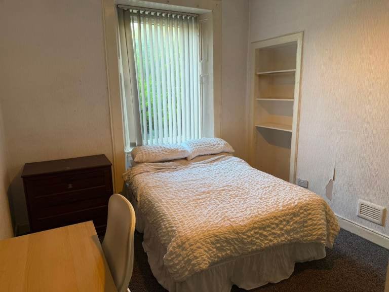Flat Eastwood Avenue in Glasgow