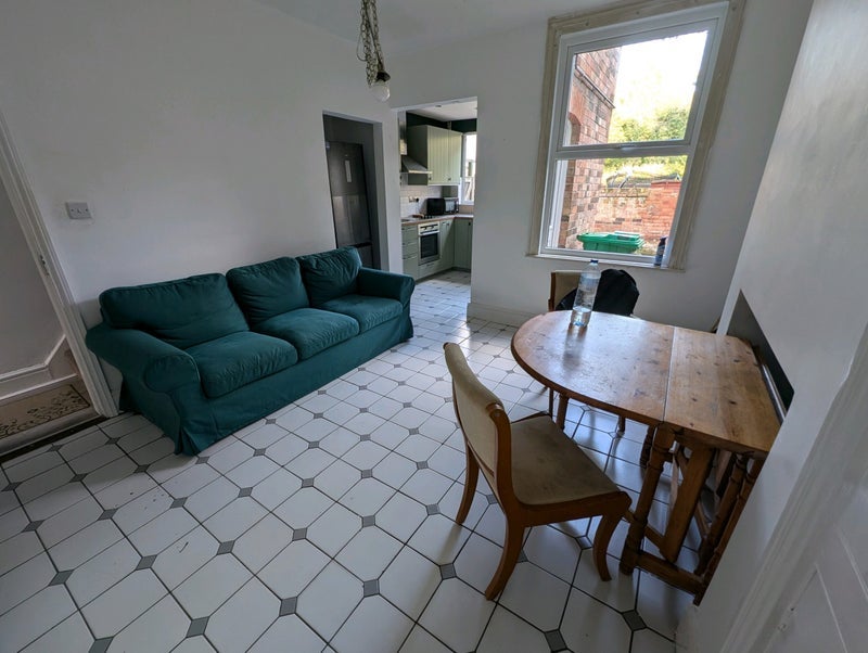 Room Cedar Road in Nottingham
