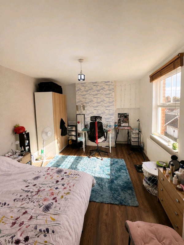 Room Cedar Road in Nottingham